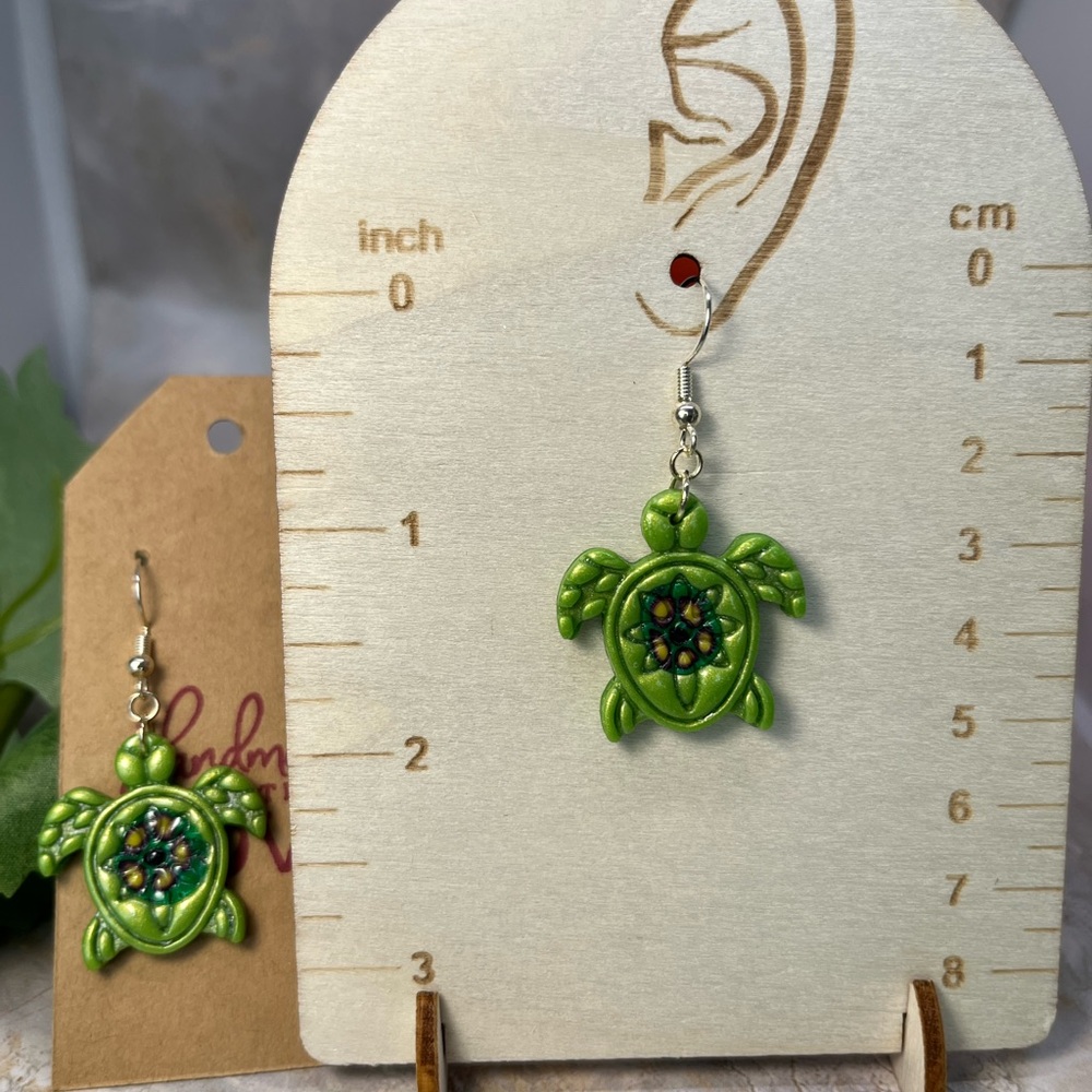 Turtle earrings. - Picture 2 of 2